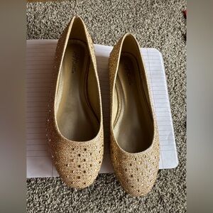 Hot Cakes Women's Gold Glitter Cutout Slip-Ons